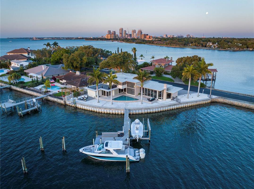 This Waterfront Gem Blends Mid-Century Architecture With Tampa Bay's Beauty